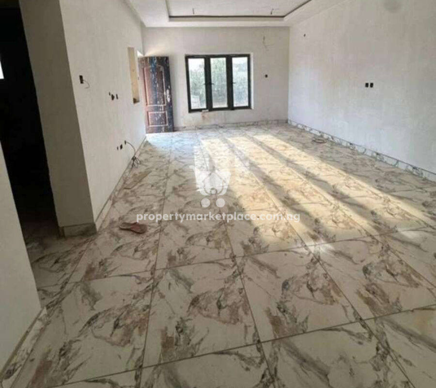 Spacious 4 bedroom terrace duplex with a room Bq