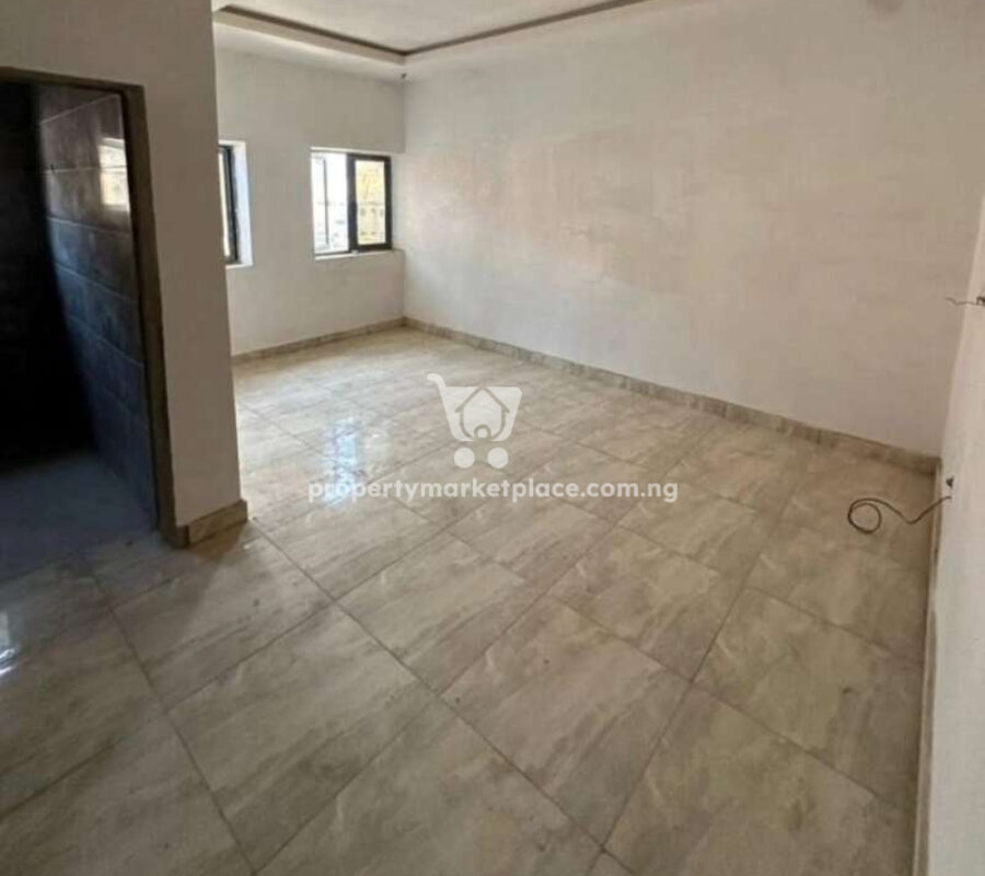 Spacious 4 bedroom terrace duplex with a room Bq