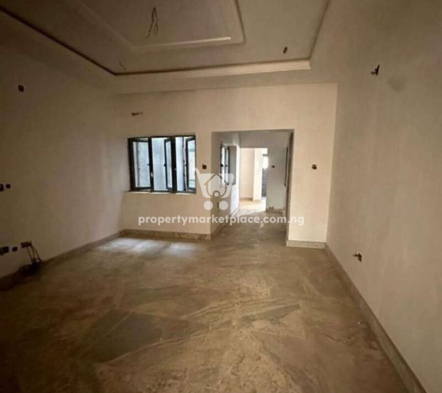 Spacious 4 bedroom terrace duplex with a room Bq