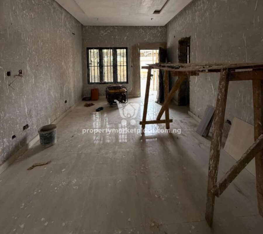Spacious 3 bedroom flat in a nice area and serene area