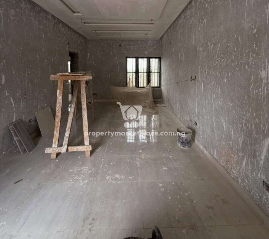Spacious 3 bedroom flat in a nice area and serene area