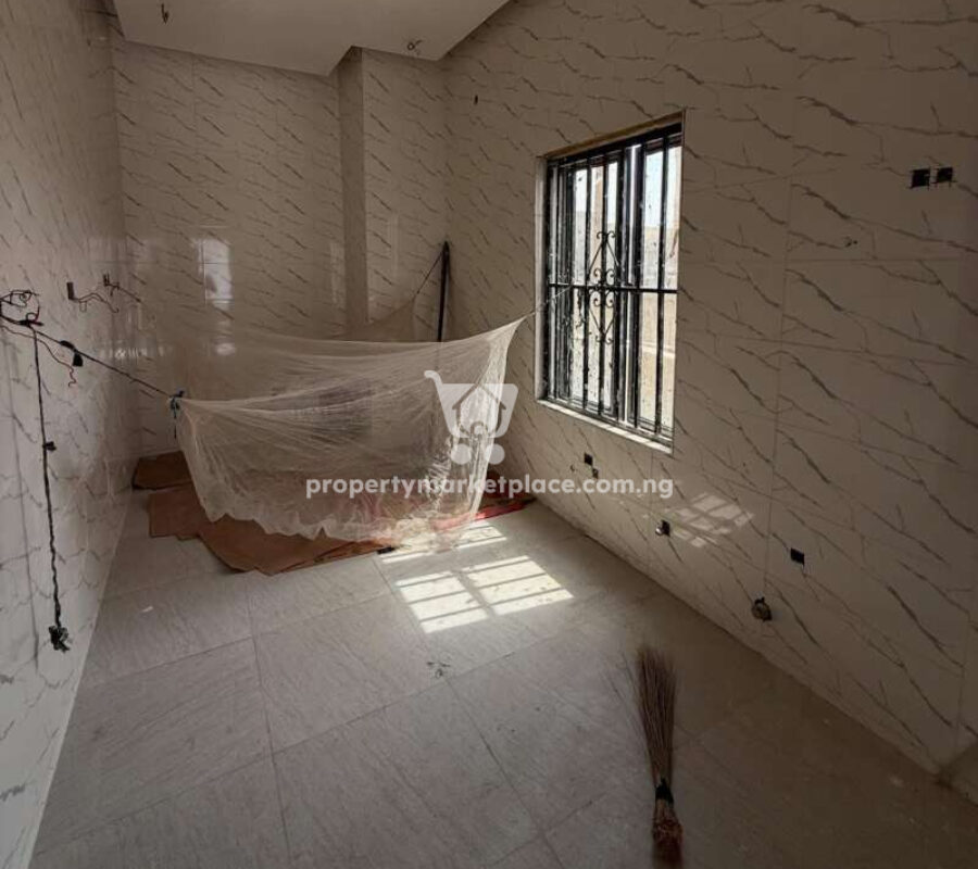 Spacious 3 bedroom flat in a nice area and serene area
