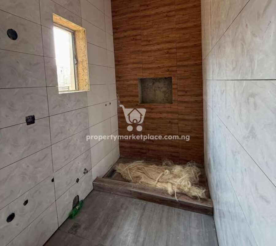 Spacious 3 bedroom flat in a nice area and serene area