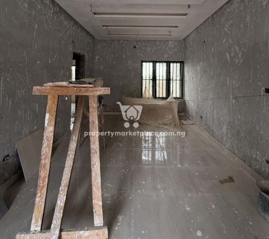 Spacious 3 bedroom flat in a nice area and serene area