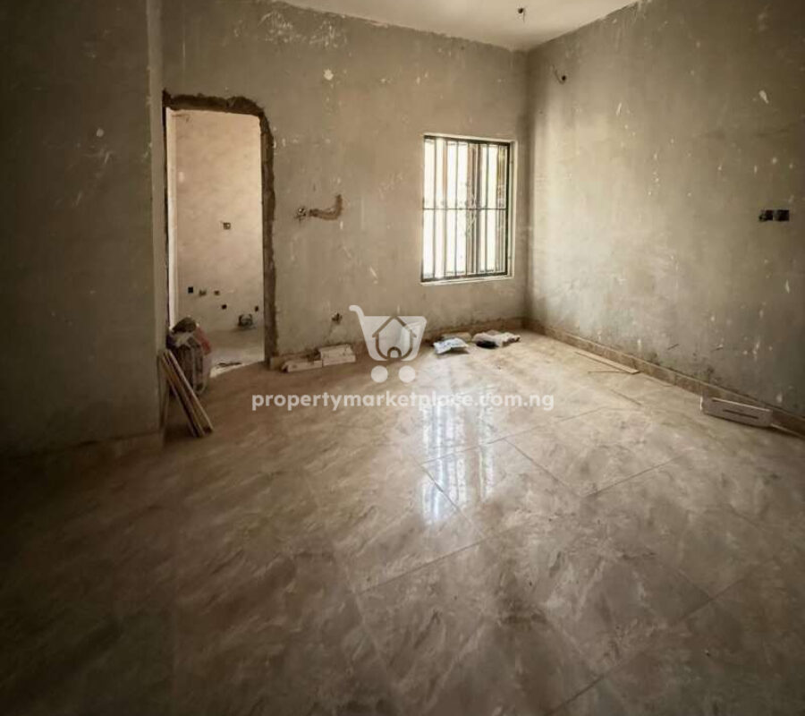 Spacious 3 bedroom flat in a nice area and serene area