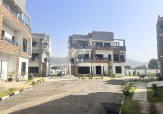 5 bedroom detached duplex with a room boys quarters
