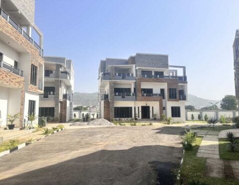 5 bedroom detached duplex with a room boys quarters