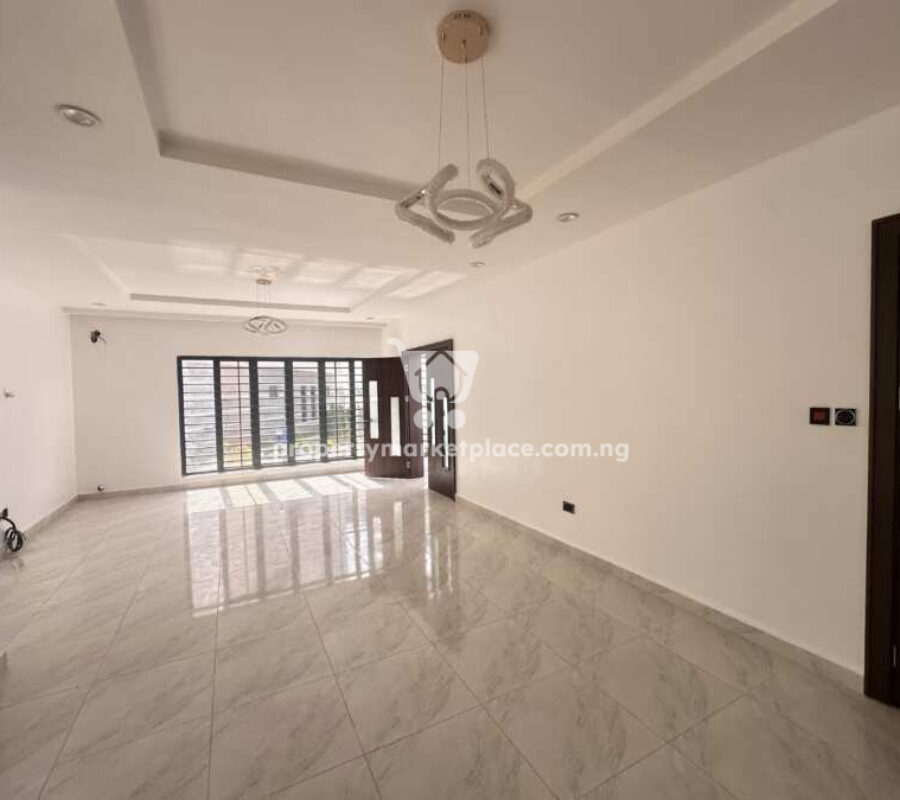 5 bedroom detached duplex with a room boys quarters