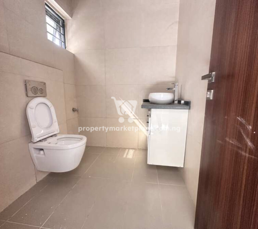 5 bedroom detached duplex with a room boys quarters