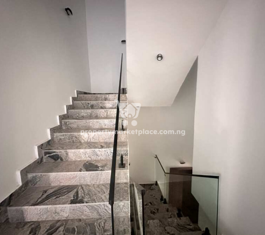 5 bedroom detached duplex with a room boys quarters