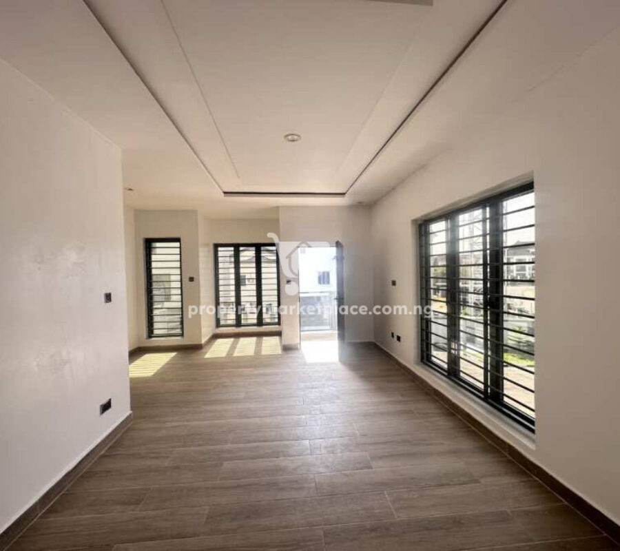 5 bedroom detached duplex with a room boys quarters