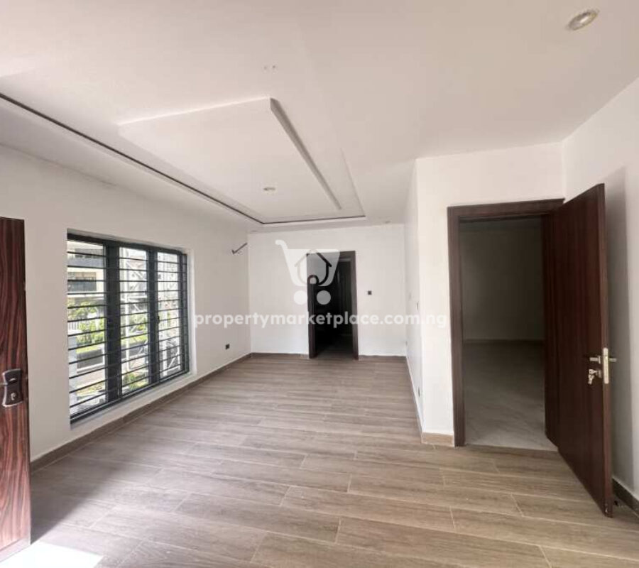 5 bedroom detached duplex with a room boys quarters