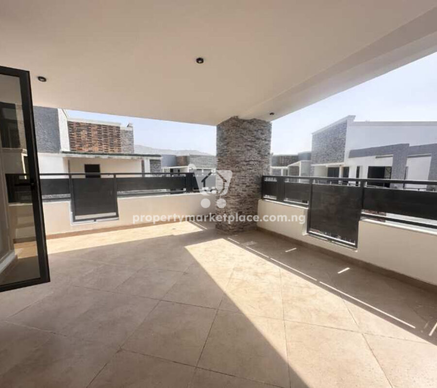 5 bedroom detached duplex with a room boys quarters