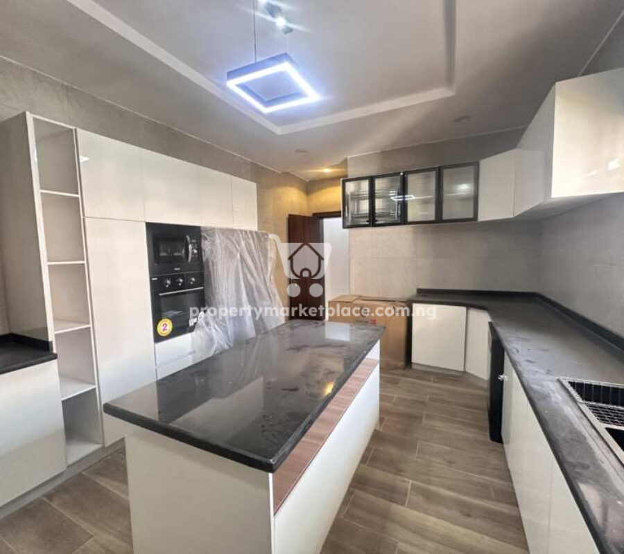 5 bedroom detached duplex with a room boys quarters