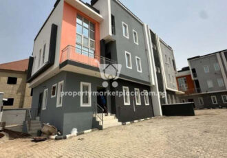 Spacious 4 bedroom semi-detached duplex with a room Bq