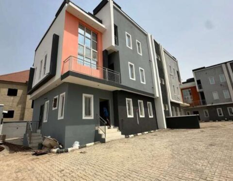 Spacious 4 bedroom semi-detached duplex with a room Bq