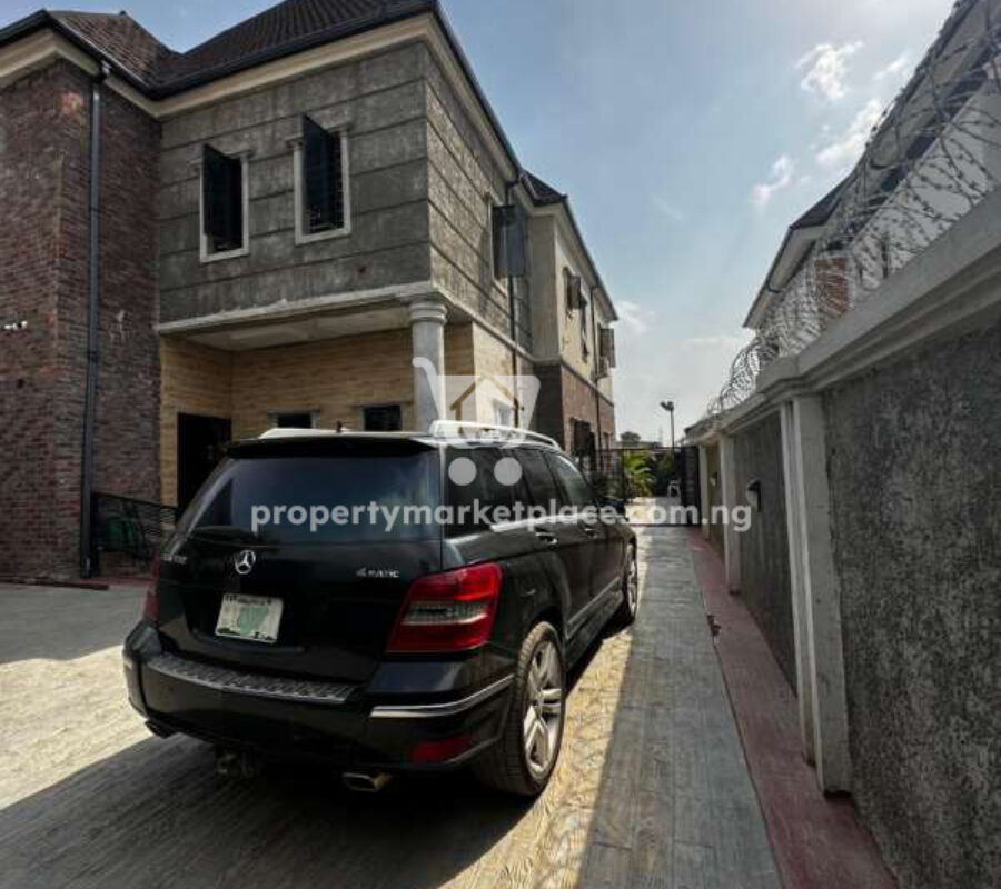 3 bedroom flat serviced with swimming pool in a nice estate