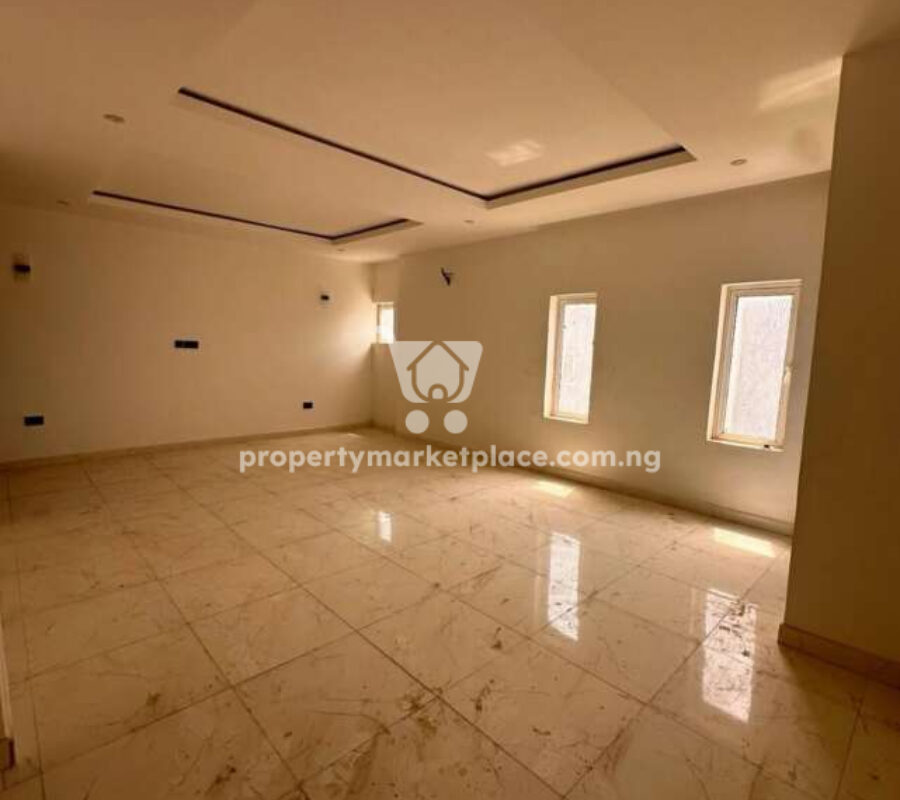 Spacious 4 bedroom semi-detached duplex with a room Bq