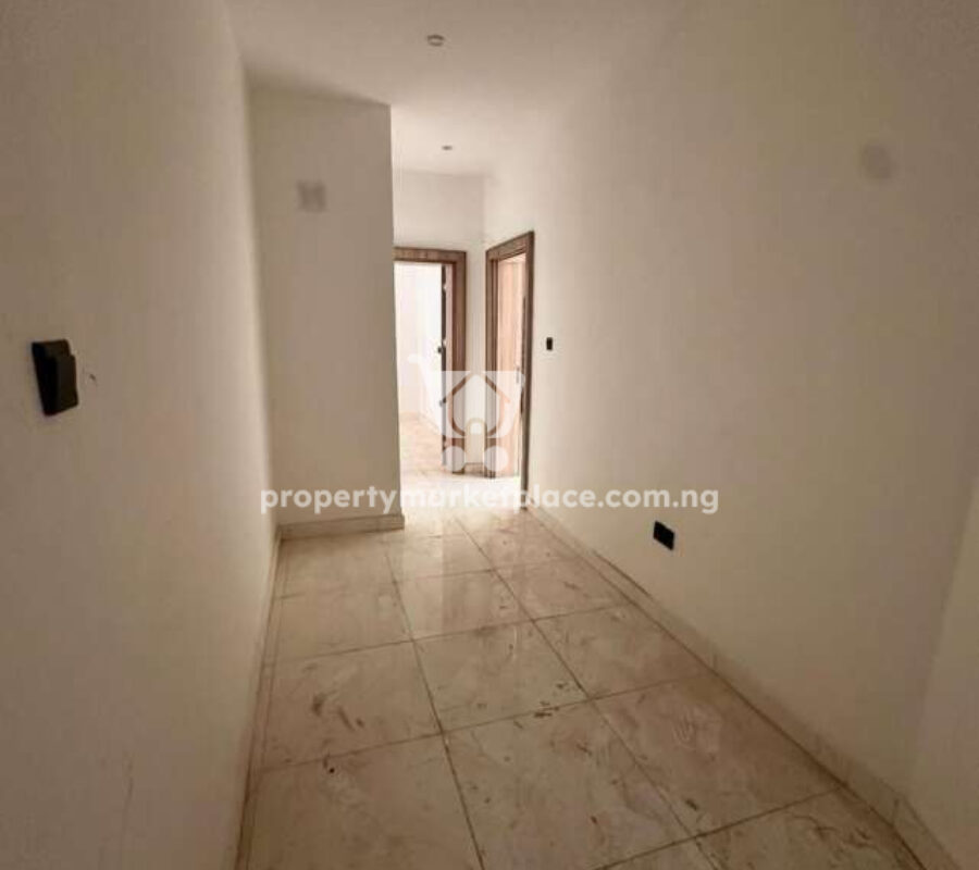 Spacious 4 bedroom semi-detached duplex with a room Bq