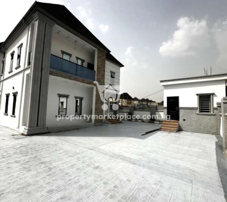 Solidly finished 4 bedroom detached duplex with a room Bq