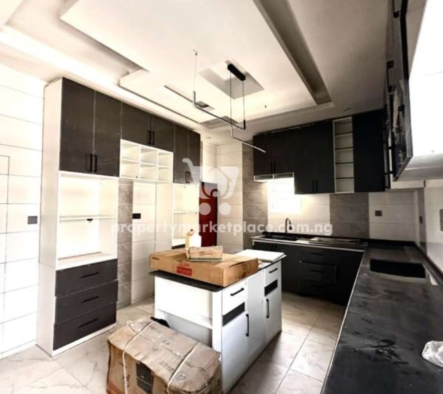 Solidly finished 4 bedroom detached duplex with a room Bq