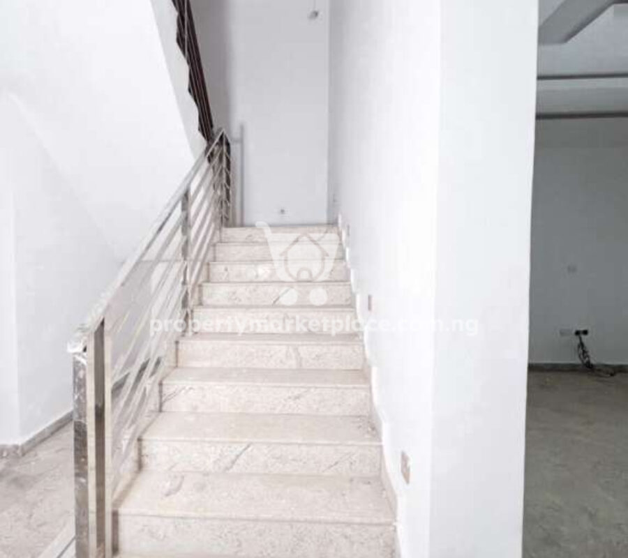 Automated 5 bedroom terrace duplex with a room Bq
