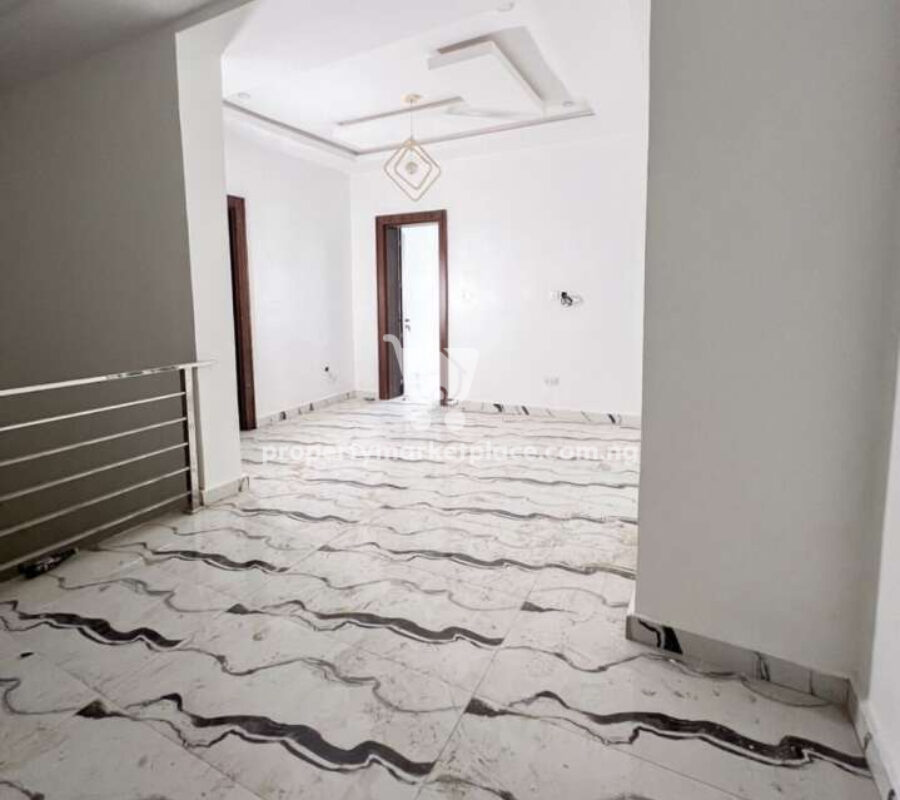 Automated 5 bedroom terrace duplex with a room Bq