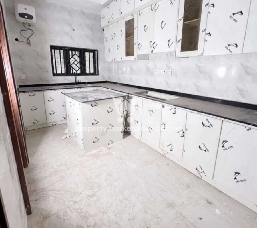Automated 5 bedroom terrace duplex with a room Bq