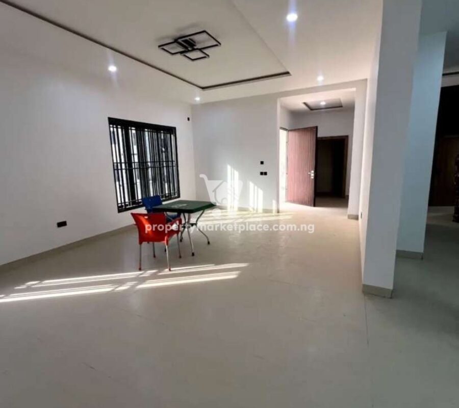 Nicely finished 4 bedroom terrace duplex with a room Bq