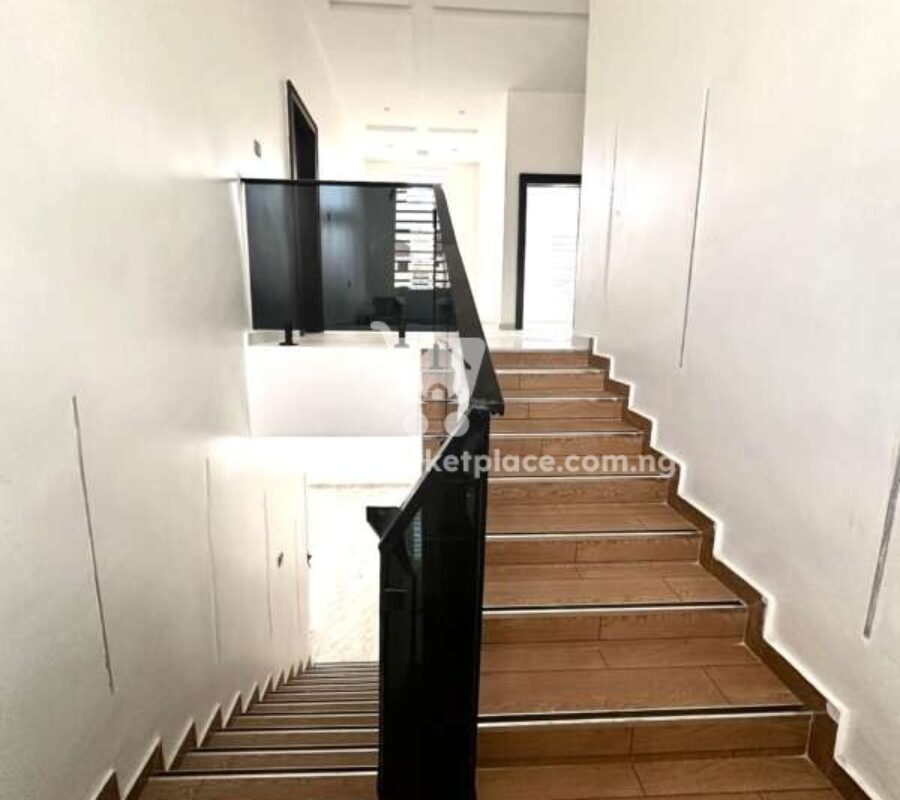Solidly finished 4 bedroom detached duplex with a room Bq