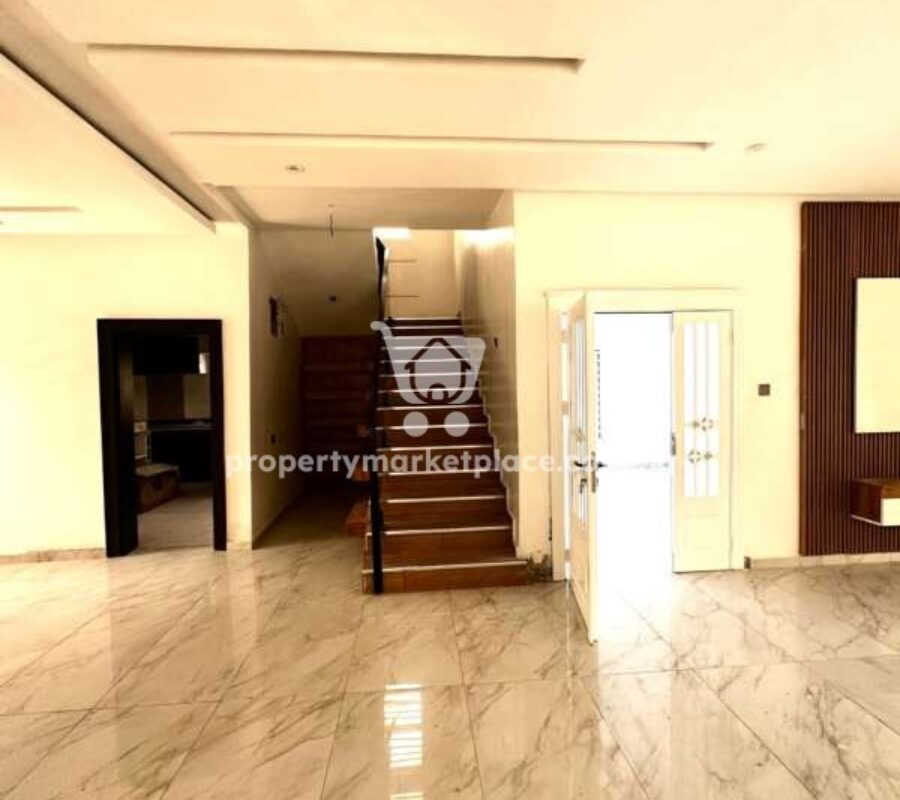 Solidly finished 4 bedroom detached duplex with a room Bq