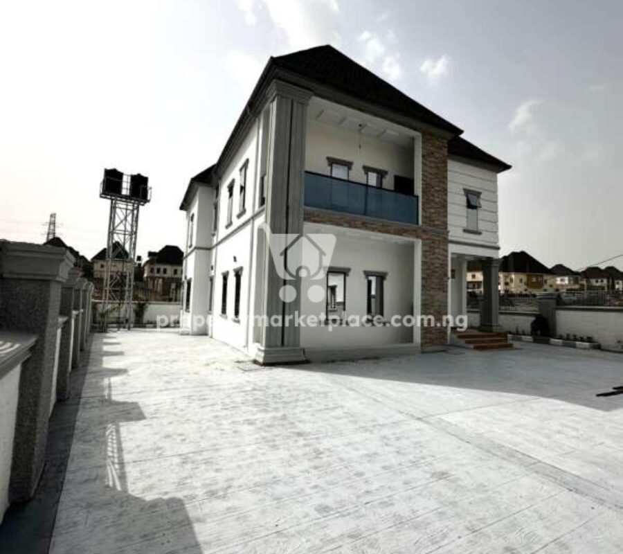 Solidly finished 4 bedroom detached duplex with a room Bq