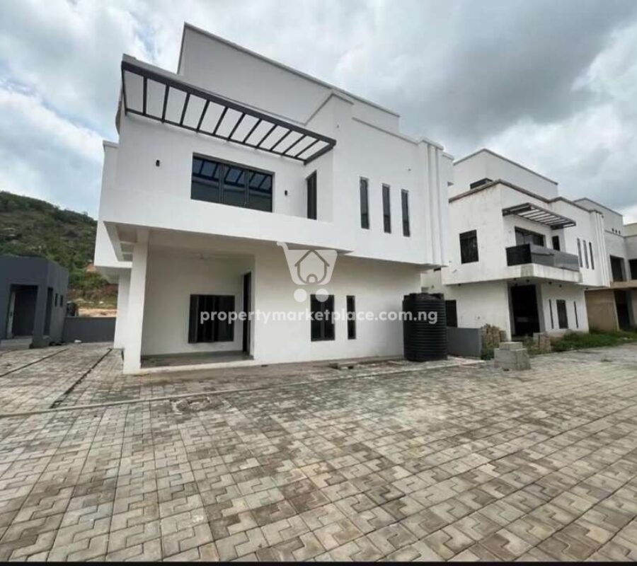 Tastefully finished 5 bedroom detached duplex in an estate