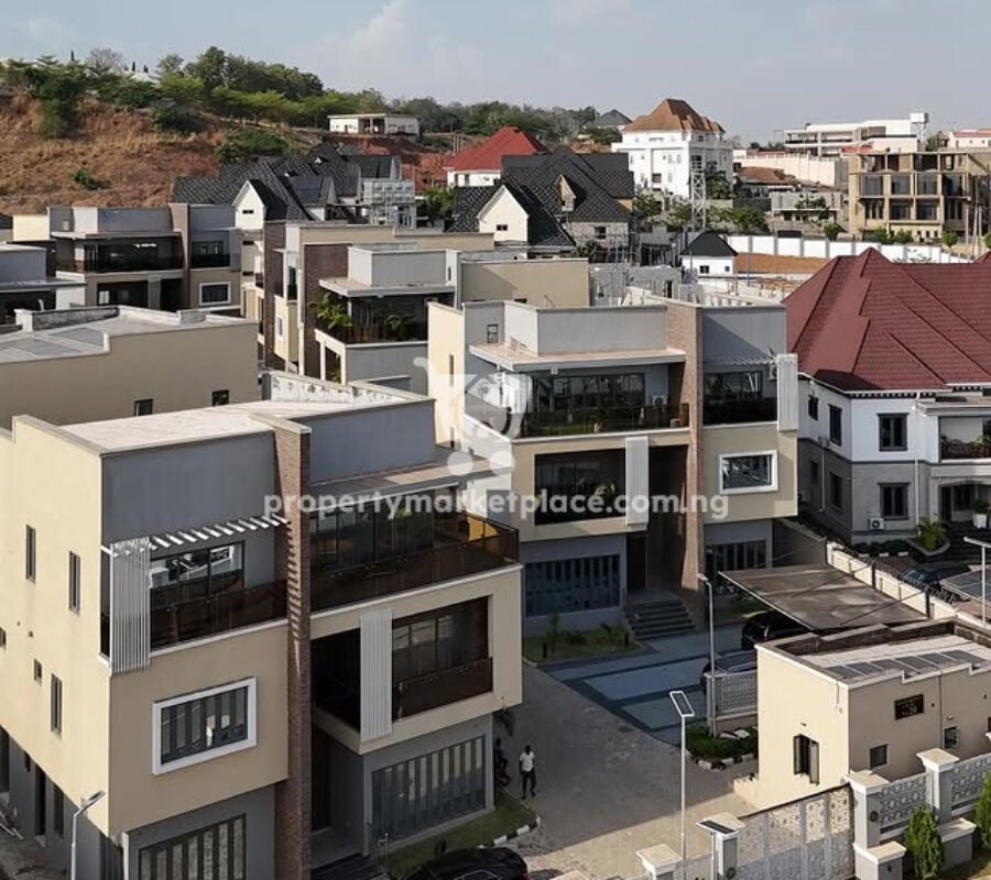 Smart 5 bedroom detached duplex serviced with swimming pool