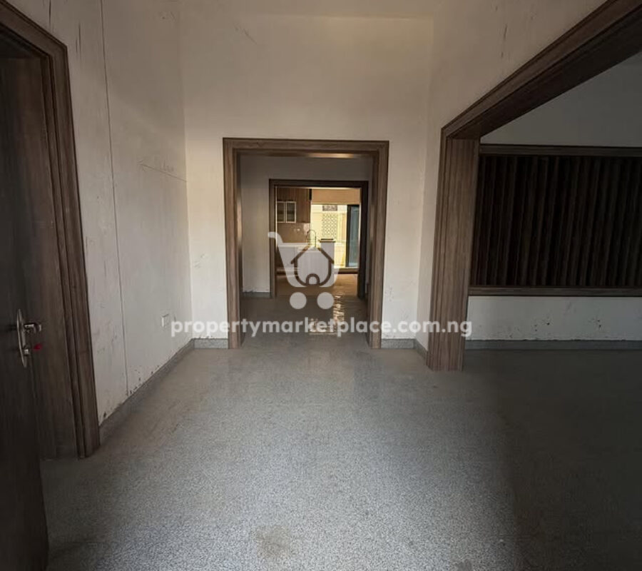 Smart 5 bedroom detached duplex serviced with swimming pool
