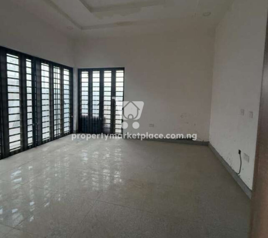 Smart 5 bedroom detached duplex serviced with swimming pool