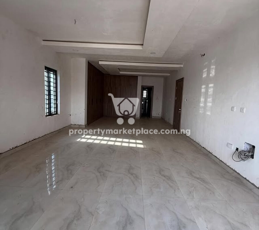 Smart 5 bedroom detached duplex serviced with swimming pool