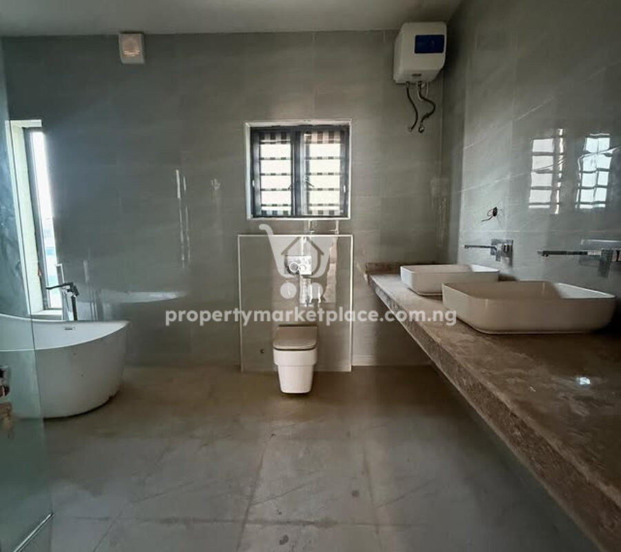 Smart 5 bedroom detached duplex serviced with swimming pool