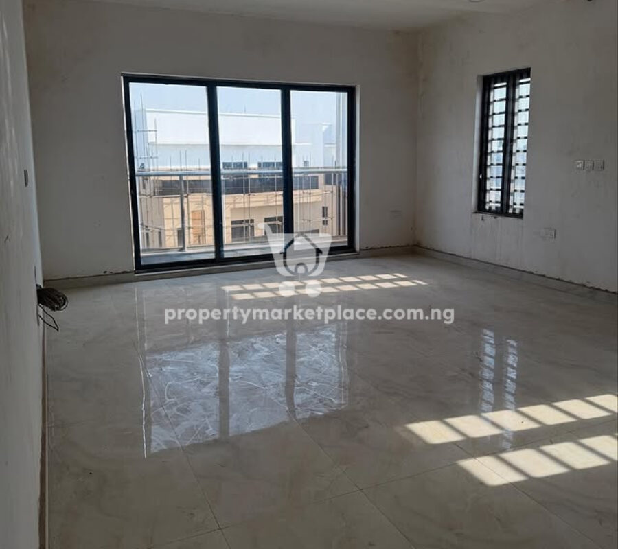 Smart 5 bedroom detached duplex serviced with swimming pool