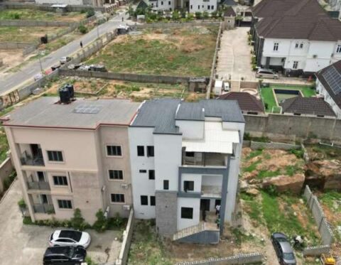 Massive 6 bedrooms semi-detached duplex with a room Bq