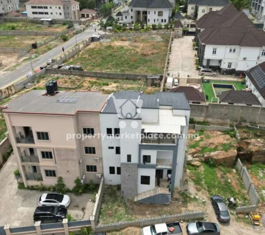 Massive 6 bedrooms semi-detached duplex with a room Bq