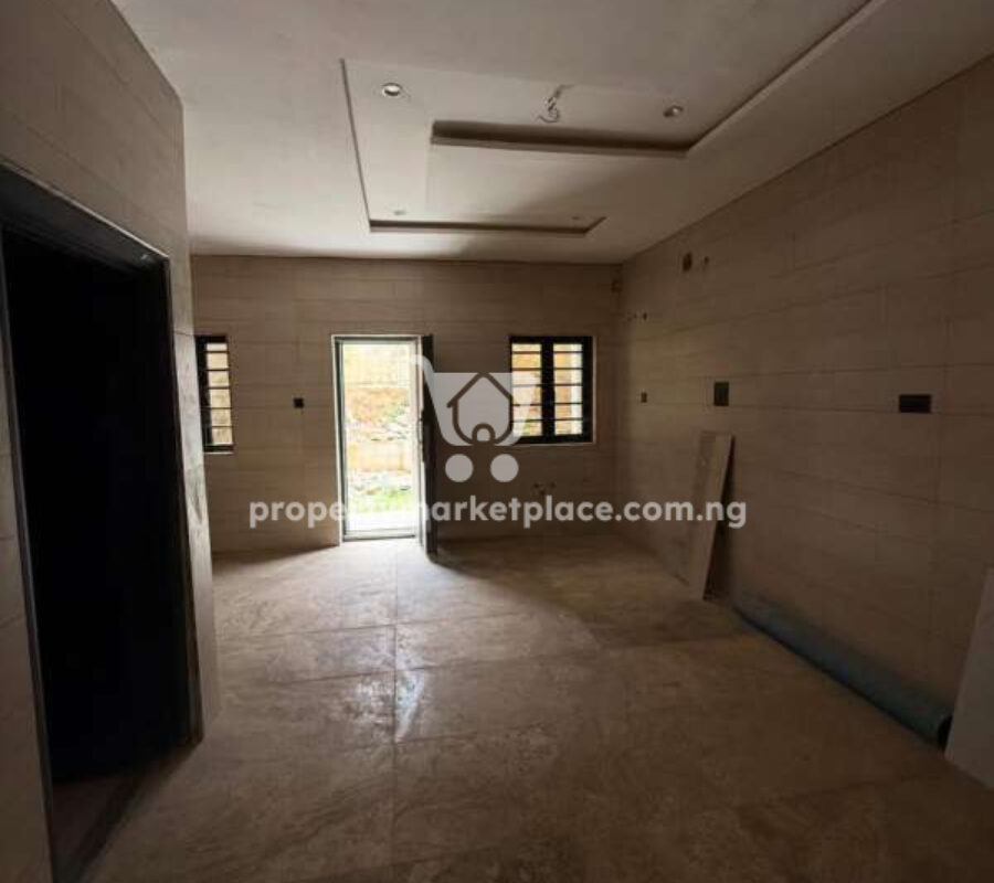 Massive 6 bedrooms semi-detached duplex with a room Bq