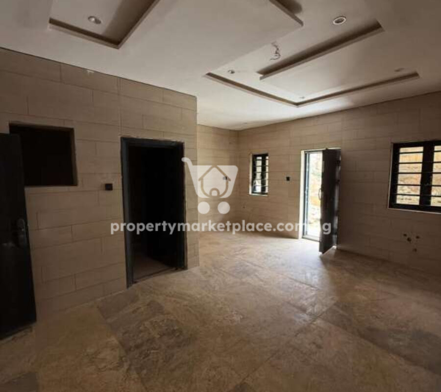 Massive 6 bedrooms semi-detached duplex with a room Bq