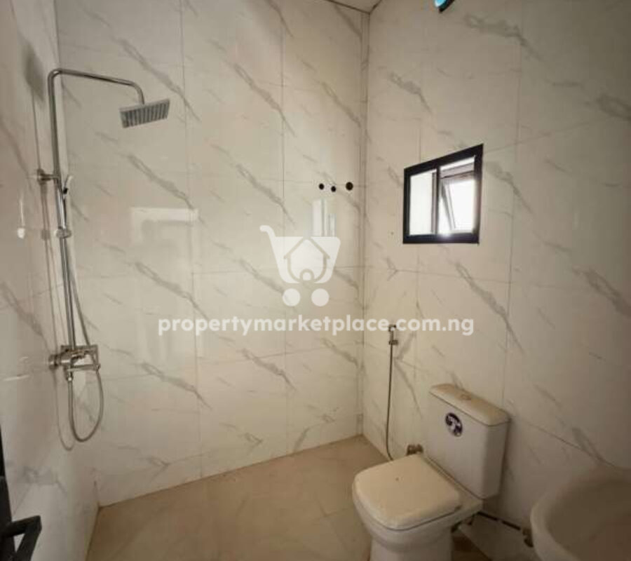 Massive 6 bedrooms semi-detached duplex with a room Bq