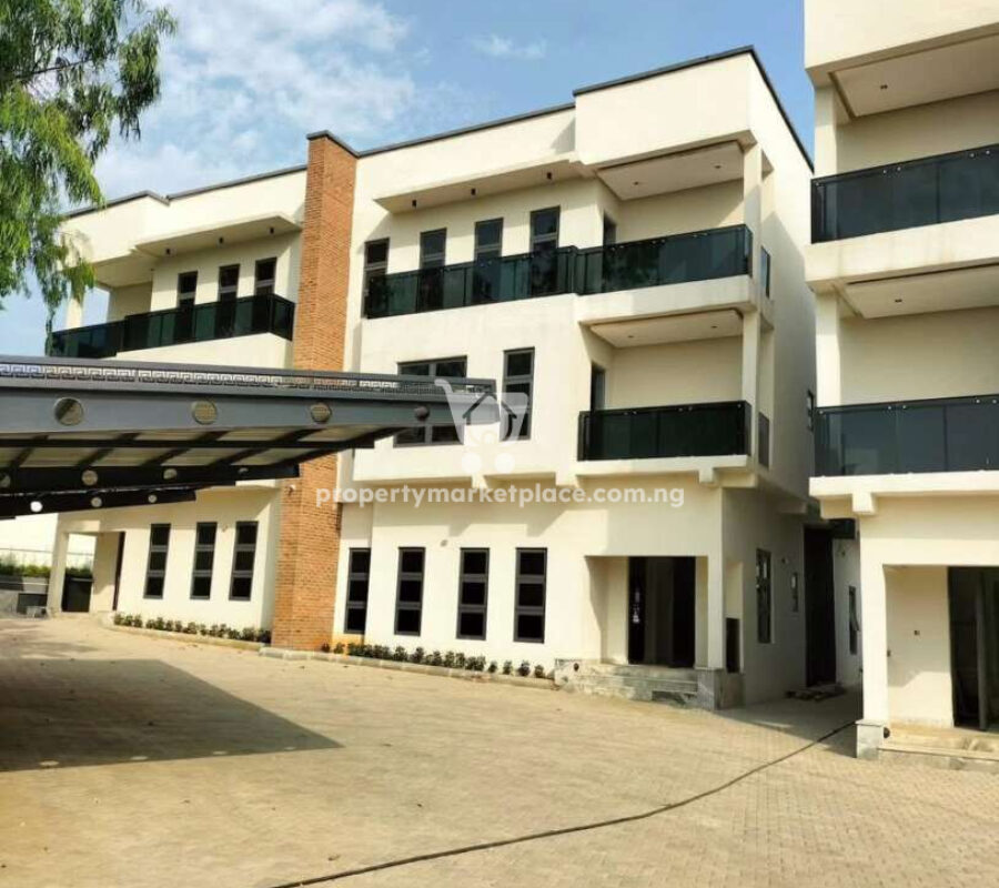 Smart 6 bedroom semi-detached duplex with swimming pool