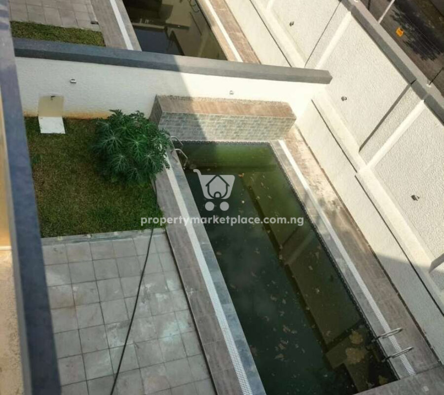 Smart 6 bedroom semi-detached duplex with swimming pool