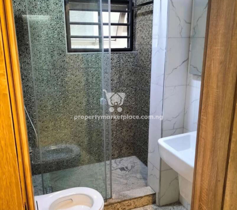 Smart 6 bedroom semi-detached duplex with swimming pool