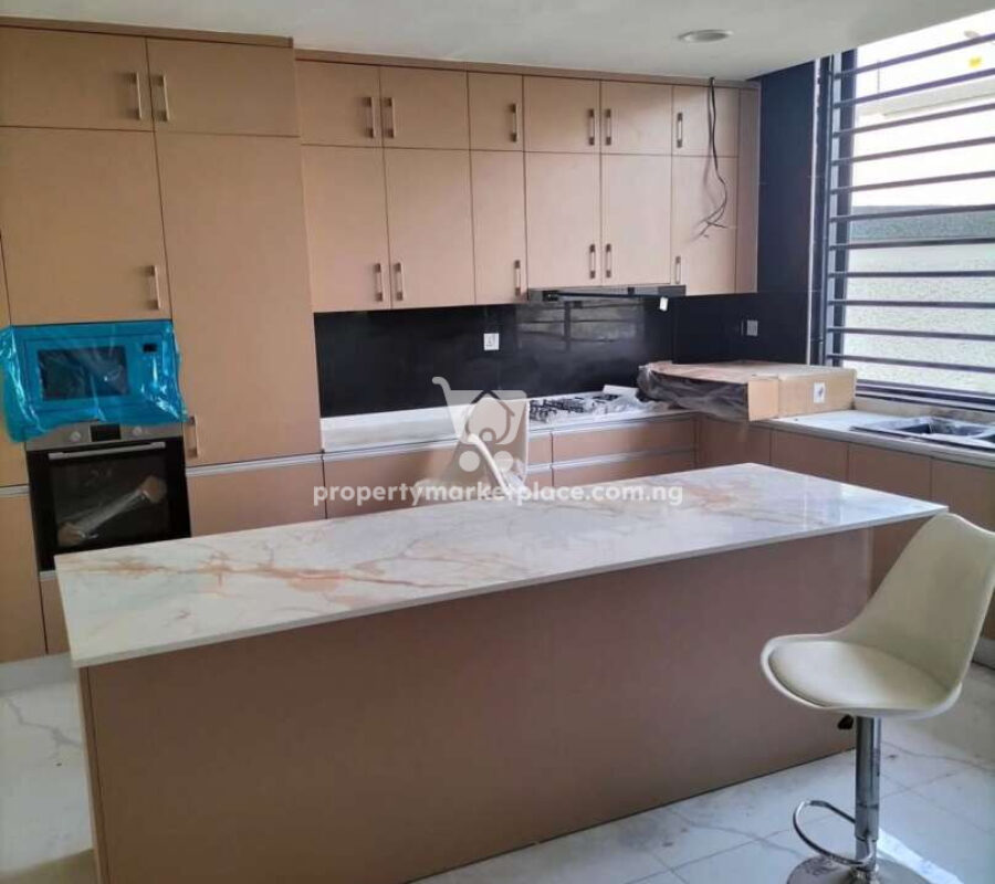 Smart 6 bedroom semi-detached duplex with swimming pool