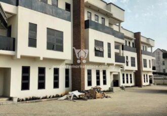 Smart 6 bedroom semi-detached duplex with swimming pool
