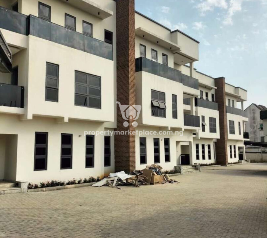 Smart 6 bedroom semi-detached duplex with swimming pool